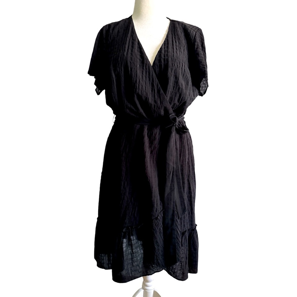 Gorgeous, City Chic dress, size 16. Fully lined, wrap-styling.